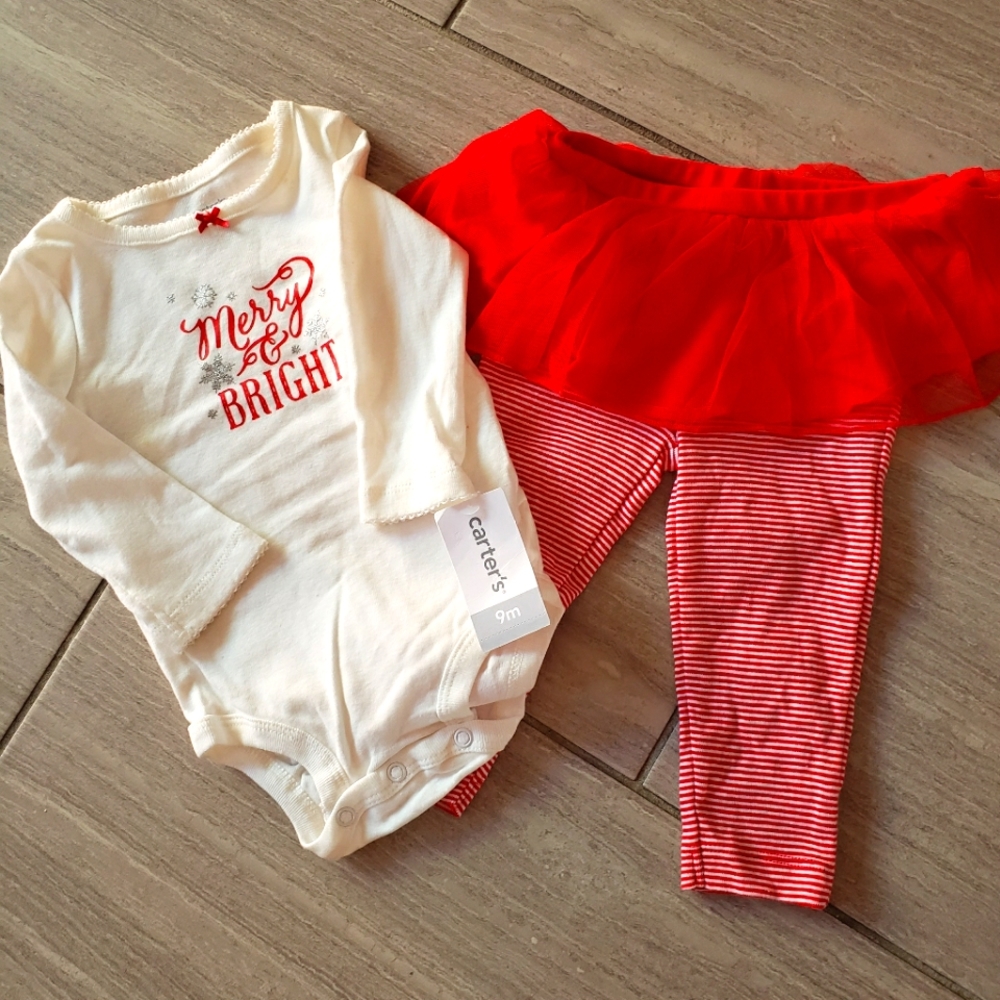 NWT 🎅 MERRY AND BRIGHT Carter's White and Red 2 Piece Set in size 9 months
